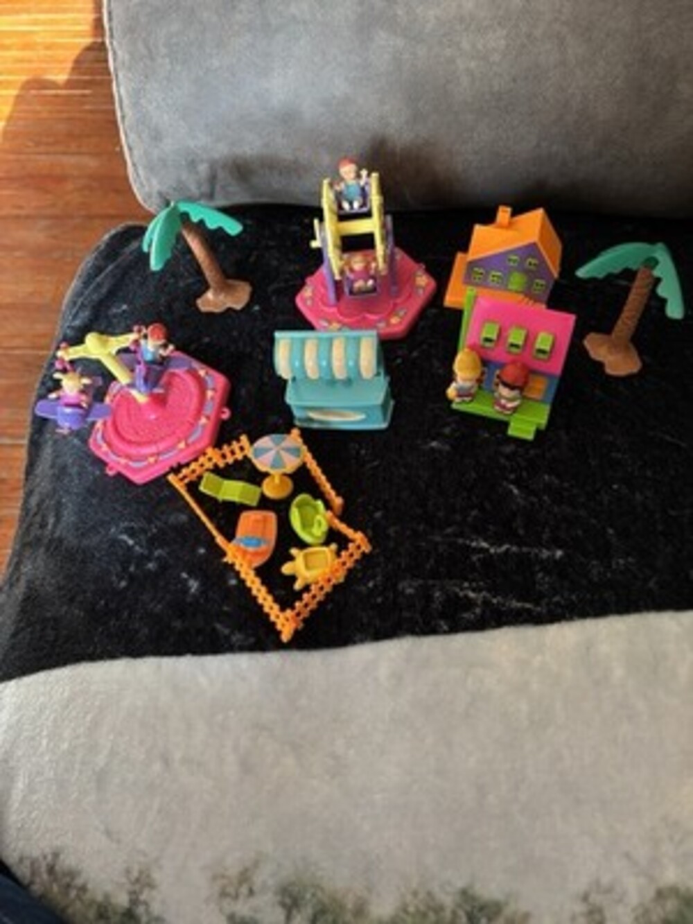 Polly Pocket And Variety Small Playsets